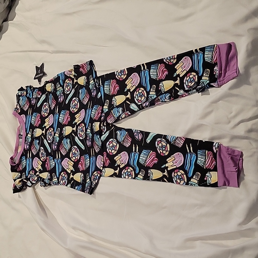 New girls size 2/3,4, and 5 ice cream print pajamas